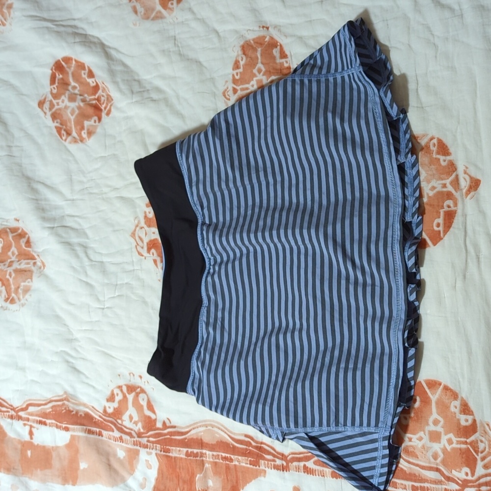 RARE Lululemon pacesetter skirt black Size 2, RARE Find NWOT